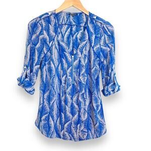 Warehouse blue feather print pleated zip front tab sleeve blouse size 2 XS